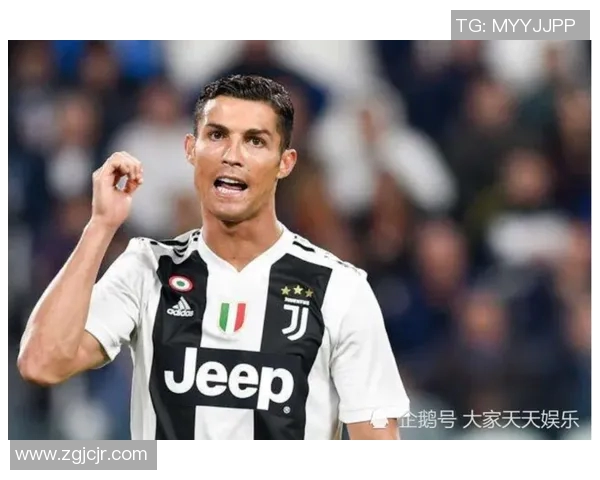 足球巨星齐聚一堂荣获殊荣 笑容背后彰显团结与辉煌