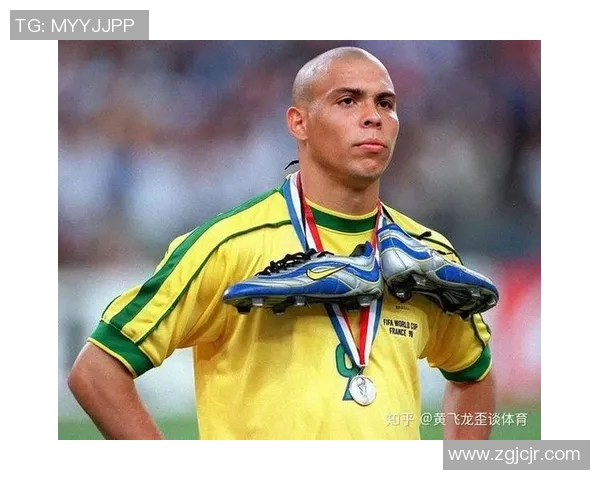 足球球星带娃逛街瞬间曝光 育儿生活尽显温馨与亲和力 足球球星带娃逛街瞬间曝光 育儿生活尽显温馨与亲和力